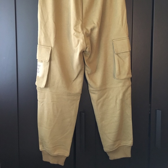 Burberry sweatpants 2020 release - Picture 2 of 5